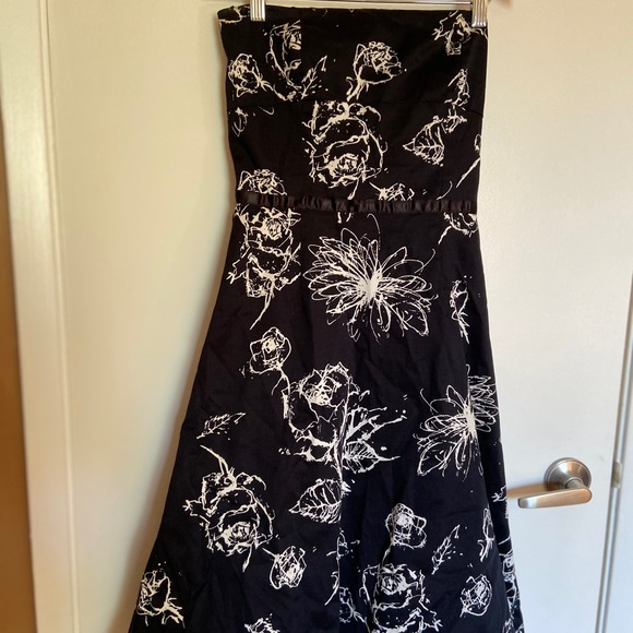 Perfect condition strapless dress! - Picture 4 of 6